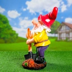 Садовая фигура из гипса «Гном с лопатой на подставке», 42×24×26 см 628332 - фото 319836481