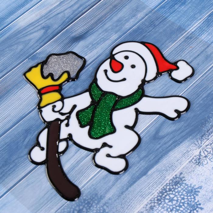 Наклейка на стекло "Снеговик с метлой в снегу" 14х11 см - фото 1898338853