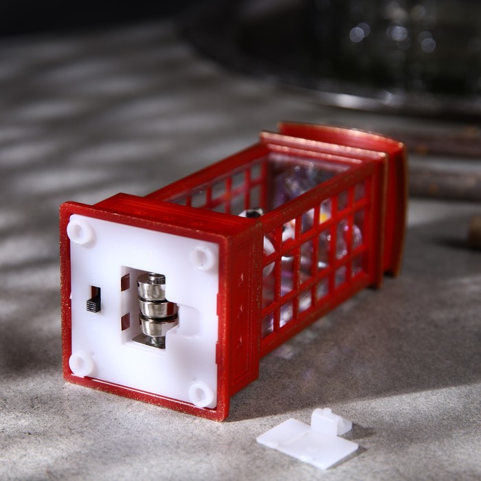Светодиодная фигура «Дед Мороз в телефонной будке» 5.3 × 12 × 5.3 см, пластик, батарейки AG13х3, свечение тёплое белое - фото 1907136337