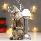 Фигурка световая «Лосик в вязаном колпаке с шаром на колонне», полистоун, 20.5×10.5×12.5 см - Фото 2