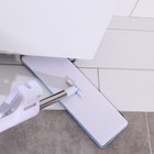 Швабра с отжимом и щёткой, 2 насадки из микрофибры 38×12 см, стальная ручка 136 см - Фото 3
