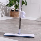 Швабра с отжимом и щёткой, 2 насадки из микрофибры 38×12 см, стальная ручка 136 см - Фото 6