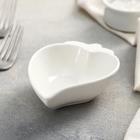 Соусник «Клубника», 10.5×7.7×3 см, керамика, белый - Фото 1