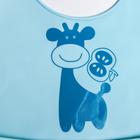 Нагрудник для кормления «Жираф» силиконовый с карманом, цвет голубой - фото 21117661