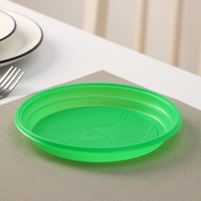 Тарелка одноразовая десертная, d=16,5 см, цвет зелёный - Фото 1
