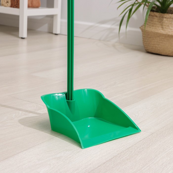 Совок для мусора Альтернатива, с черенком, пластик, 28×25×71 см, МИКС - Фото 1