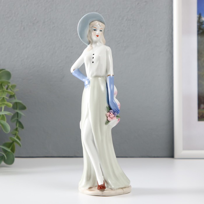 Сувенир керамика под фарфор девушка модель 21,5*6,5*6 см