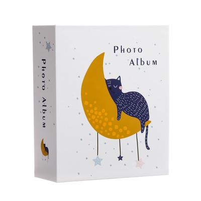Фотоальбом на 100 фото 10х15 см "Кот лежит на месяце" 18х14х5 см