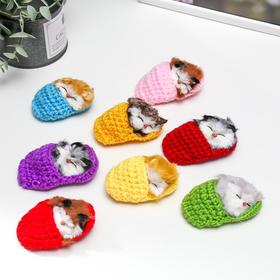 Фигурка-пушистик «Кот в тапочке», МИКС  (артикул 632780)  большой выбор товаров оптом и в розницу по низким ценам с доставкой