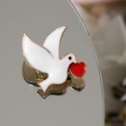 Брошь «Голуби» с сердечками, бело-красная в золоте - Фото 2