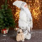 Дед Мороз под ёлку «Зимнее волшебство. В белой шубке с лыжами», 60 см - Фото 4