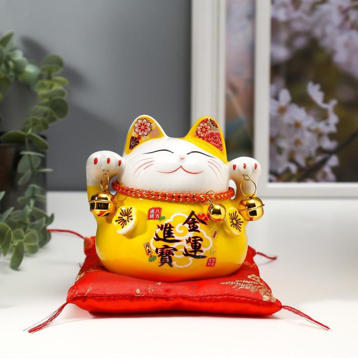 Сувенир керамика копилка "Жёлтый кот Манэки-нэко с колокольчиками" 11,5х11,5х9,5 см - Фото 1