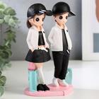 Сувенир полистоун "Подростки в белых курточках" набор 2 шт 16,5х5,3х7,4 см  (артикул 5177667)  большой выбор товаров оптом и в розницу по низким ценам с доставкой