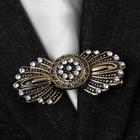 Зажим для кардигана «Перья», цвет белый в чернёном золоте - Фото 3