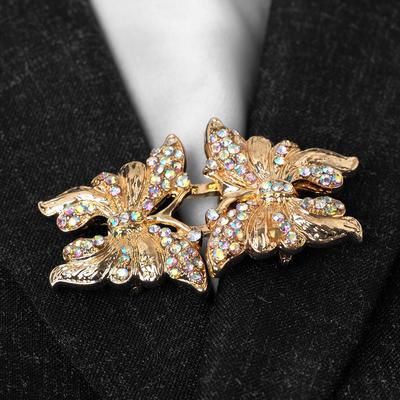 Зажим для кардигана «Бабочки», цвет радужный в золоте