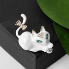 Брошь «Котёночек», белая в золоте - Фото 2