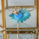 Брошь «Балерина» ромашка, цветная в золоте - Фото 1