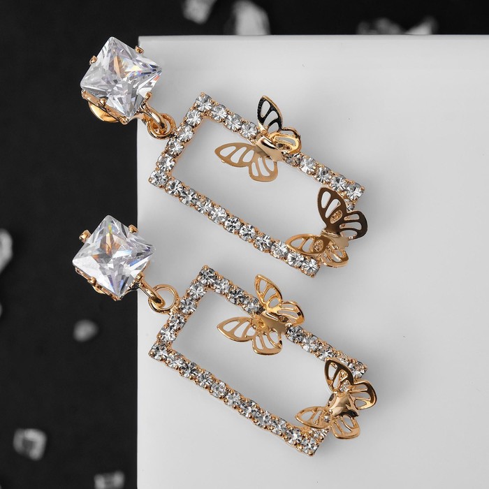 Серьги со стразами «Порхай» бабочки в прямоугольнике, цвет белый в золоте - фото 1907144167