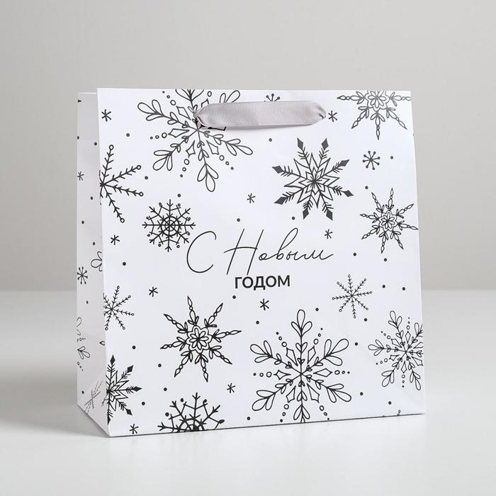 Пакет ламинированный квадратный «Снежинки», 22 × 22 × 11 см