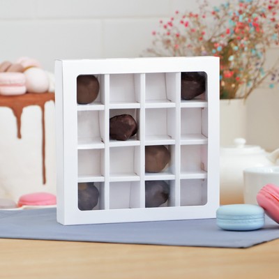 Коробка для конфет, белая, 17.5×17.5×4 см