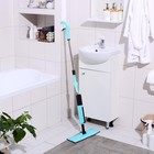 Швабра для мытья пола с распылителем и щёткой, насадка из микрофибры 41×14 см, стальной черенок 120 см, цвет голубой - фото 65983280