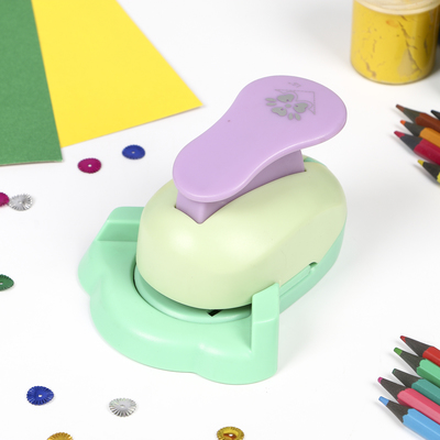 Дырокол фигурный для углов "Трилистник" вырубка 2,5 см 8х8 см