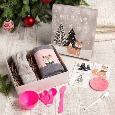 Набор подарочный новогодний "Happy new year" полотенце и аксессуары (7 предметов)