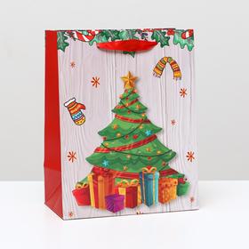 Пакет ламинированный "Ёлка с подарками", 18 x 23 x 10 см