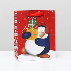 Пакет ламинированный "Пингвин с подарками", 18 x 23 x 10 см