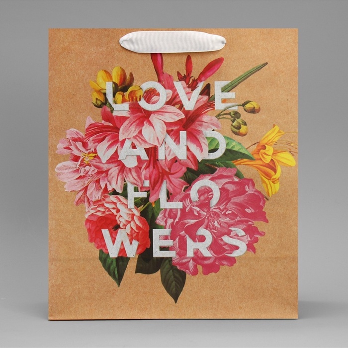 Пакет крафтовый вертикальный «Love and flowers», 23 х 27 х 11,5 см 4783297