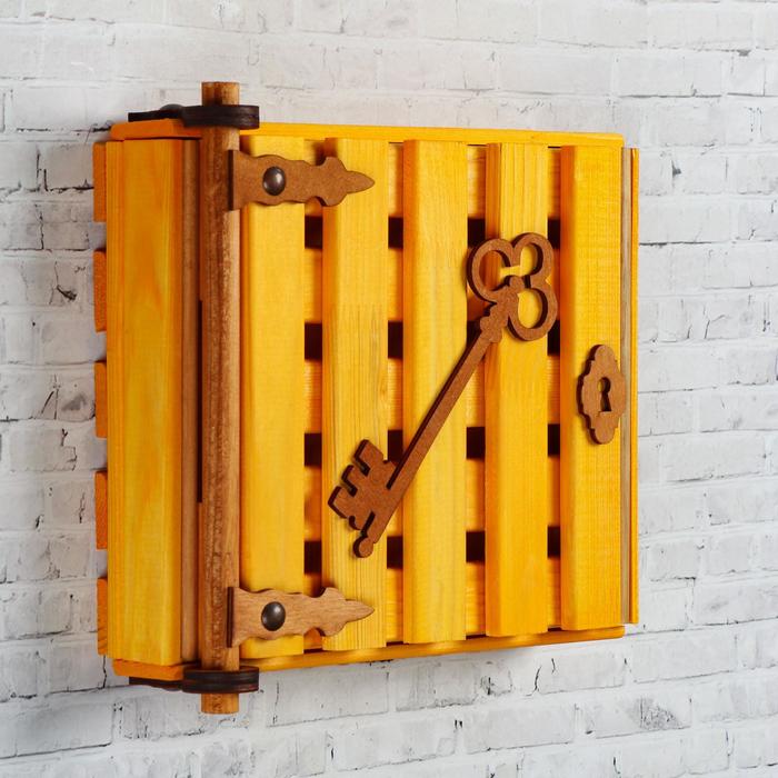 Ключница деревянная "Золотой ключик", 23 х 20 х 6 см, 4 крючка