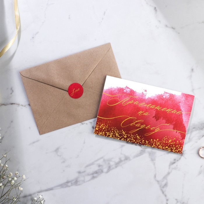 Приглашение в крафтовом конверте на свадьбу «Бордо с золотом», 10 х 15 см - Фото 1