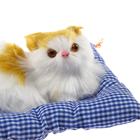 Игрушка на панель авто, кошка на подушке, бело-рыжий окрас - Фото 3