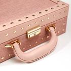 Шкатулка кожзам для украшений чемодан "С заклёпками" розовый беж 9,5х25х17,5 см - фото 7894105