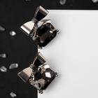 Серьги со стразами «Бантик» с прямоугольником, цвет серый в серебре - фото 23810980