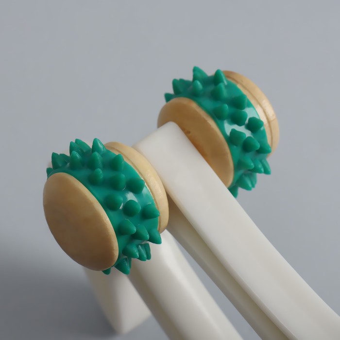 Массажёр «Заяц», универсальный, 4 колеса с шипами, 13 × 8 × 6,3 см, цвет МИКС 21022