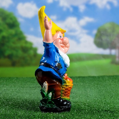 Садовая фигура из гипса «Гном с яблоками», 29×10×15 см