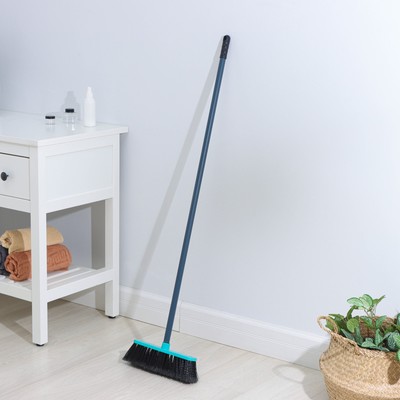 Щётка для пола мягкая «Арианна», длина щетины 5,5 см, с черенком, МИКС