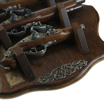 Макет 3-х пистолей на панели, 7 × 52 × 40 см