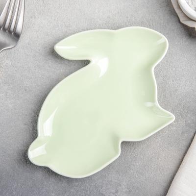 Блюдо керамическое сервировочное Доляна «Милашки. Зайка», 17×13×1,5 см, цвет зелёный