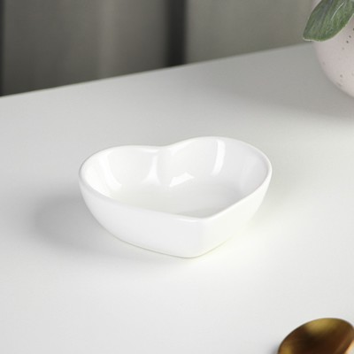 Соусник керамический Доляна «Сердце», 50 мл, 8×7.3 см, цвет белый