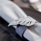 Кольцо для салфетки «Доляна» Silver feather, 4.8×6.5 см, фетр  (артикул 5065901)  большой выбор товаров оптом и в розницу по низким ценам с доставкой