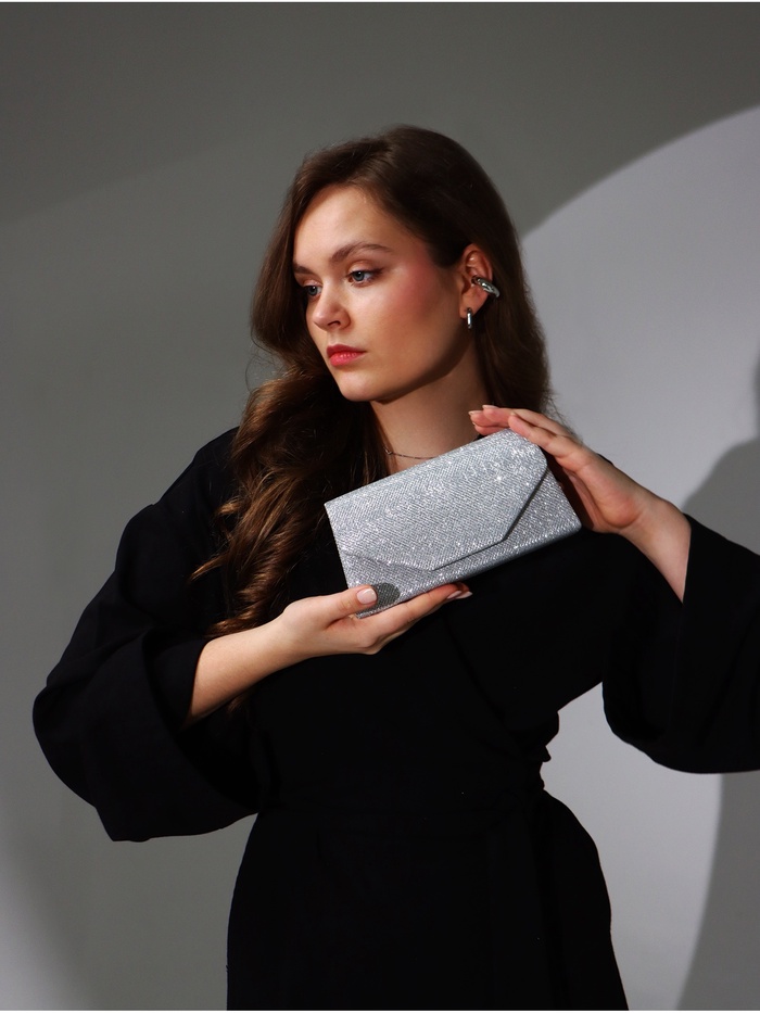 Сумка-клатч на магните, длинная цепь, цвет серебристый