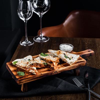 Доска для подачи на ножках Magistro, 38×17×6.5 см, обожжённая, дерево из натурального кедра