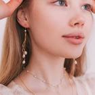 Серьги с жемчугом «Висячие» тройная нить, цвет белый в золоте - Фото 2