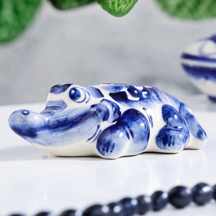Сувенир «Крокодил», лежит, средний, 3 см, гжель - Фото 1