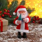 Дед Мороз "С ёлкой и подарком"  15 см, микс - фото 8376145