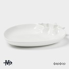 Блюдо Magistro «Клубника. Бланш», d=25 см, с соусником, фарфор, белое - Фото 2