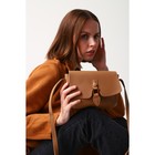 Сумка-мессенджер на клапане, длинный ремень, цвет бежевый - фото 24661731