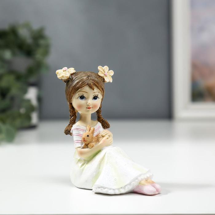 Сувенир полистоун "Малышка с цветочками в хвостиках, с зайчиком" 10х7,5х5,5 см - Фото 1